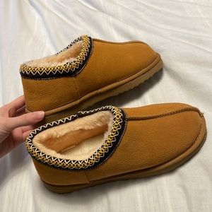 Comfortable slipper. Dupe of the ugg version